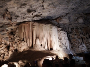 En av mååånga vackra stalaktiter i Cangoo Caves.